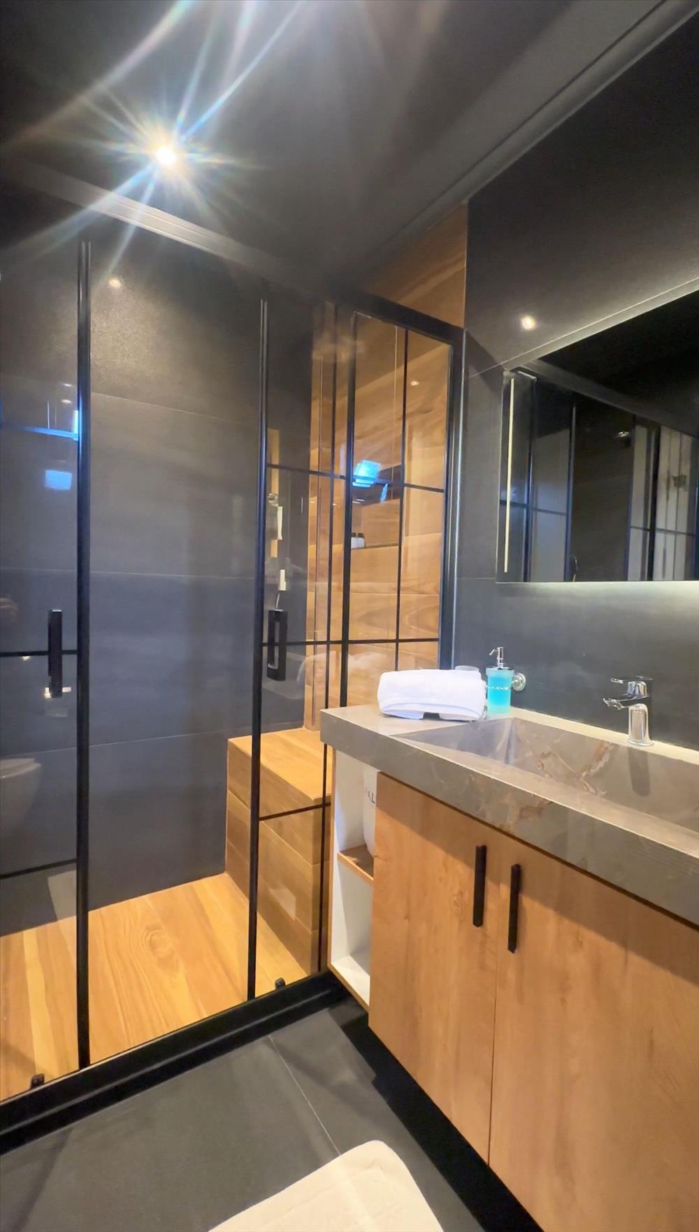 listing card gallery