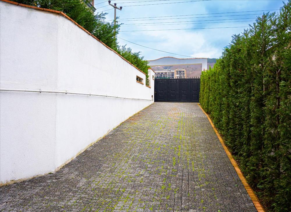 listing card gallery