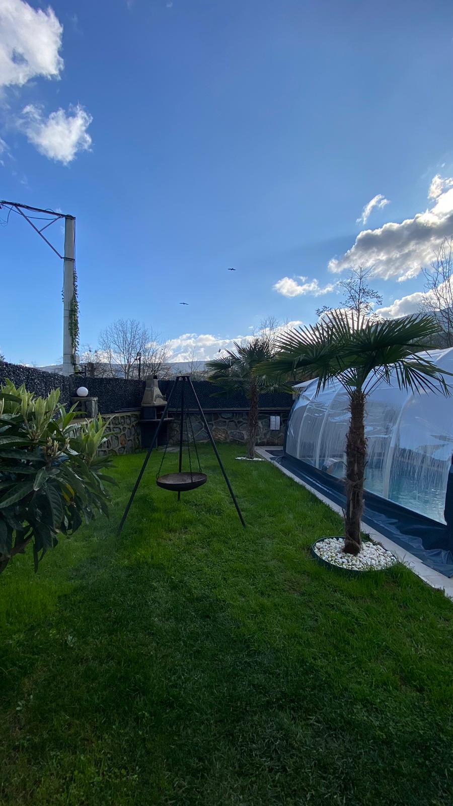 listing card gallery