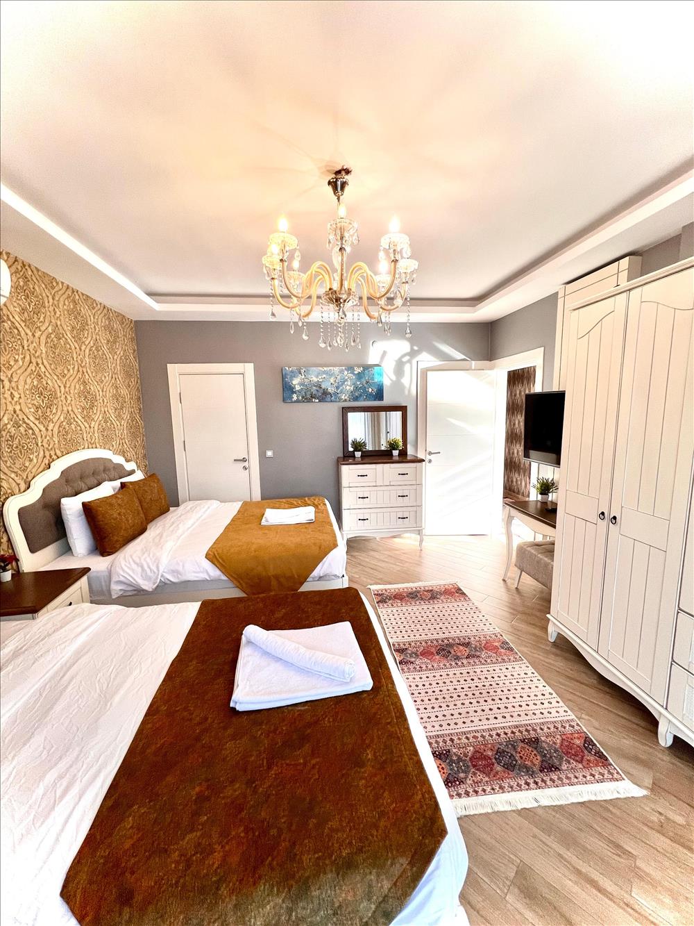 listing card gallery
