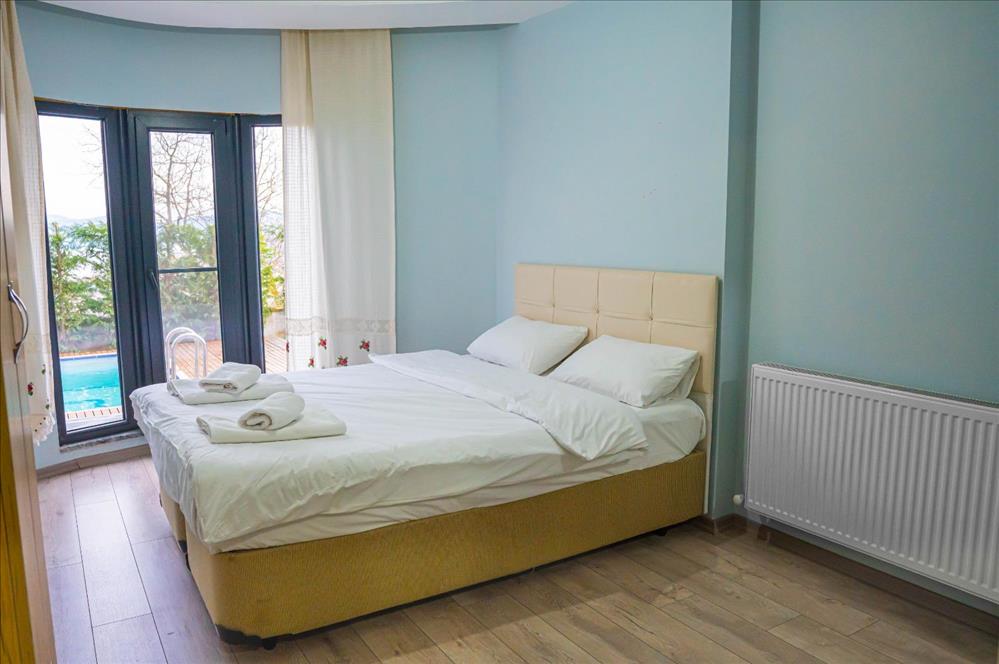 listing card gallery