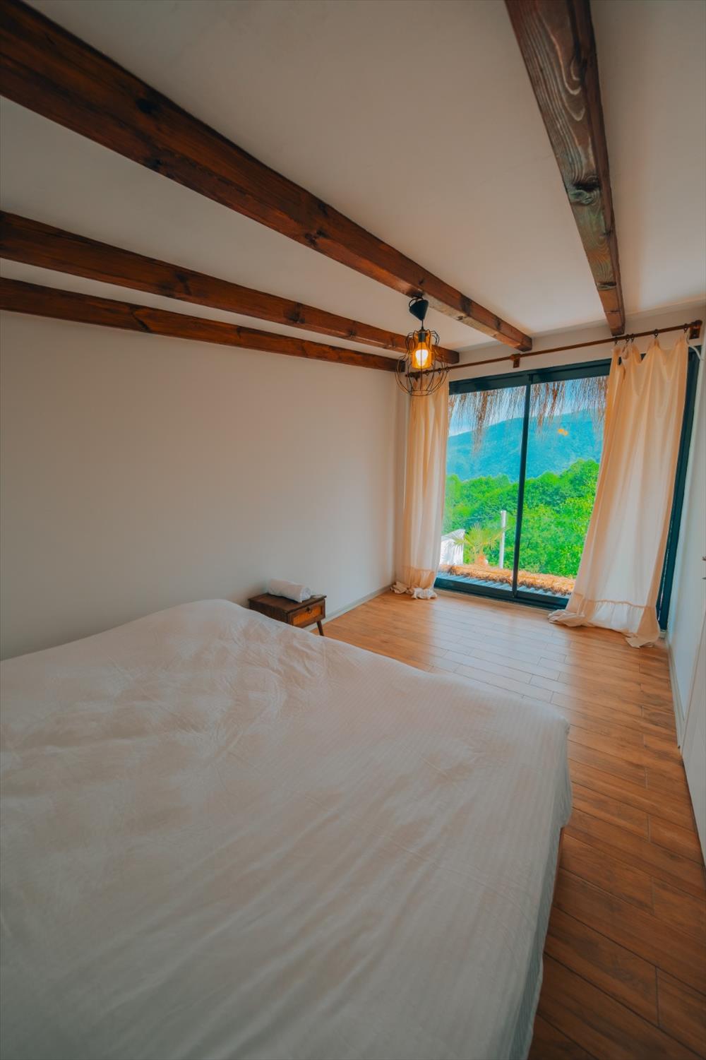 listing card gallery