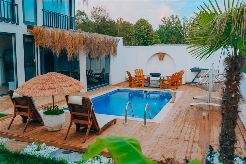 listing card gallery