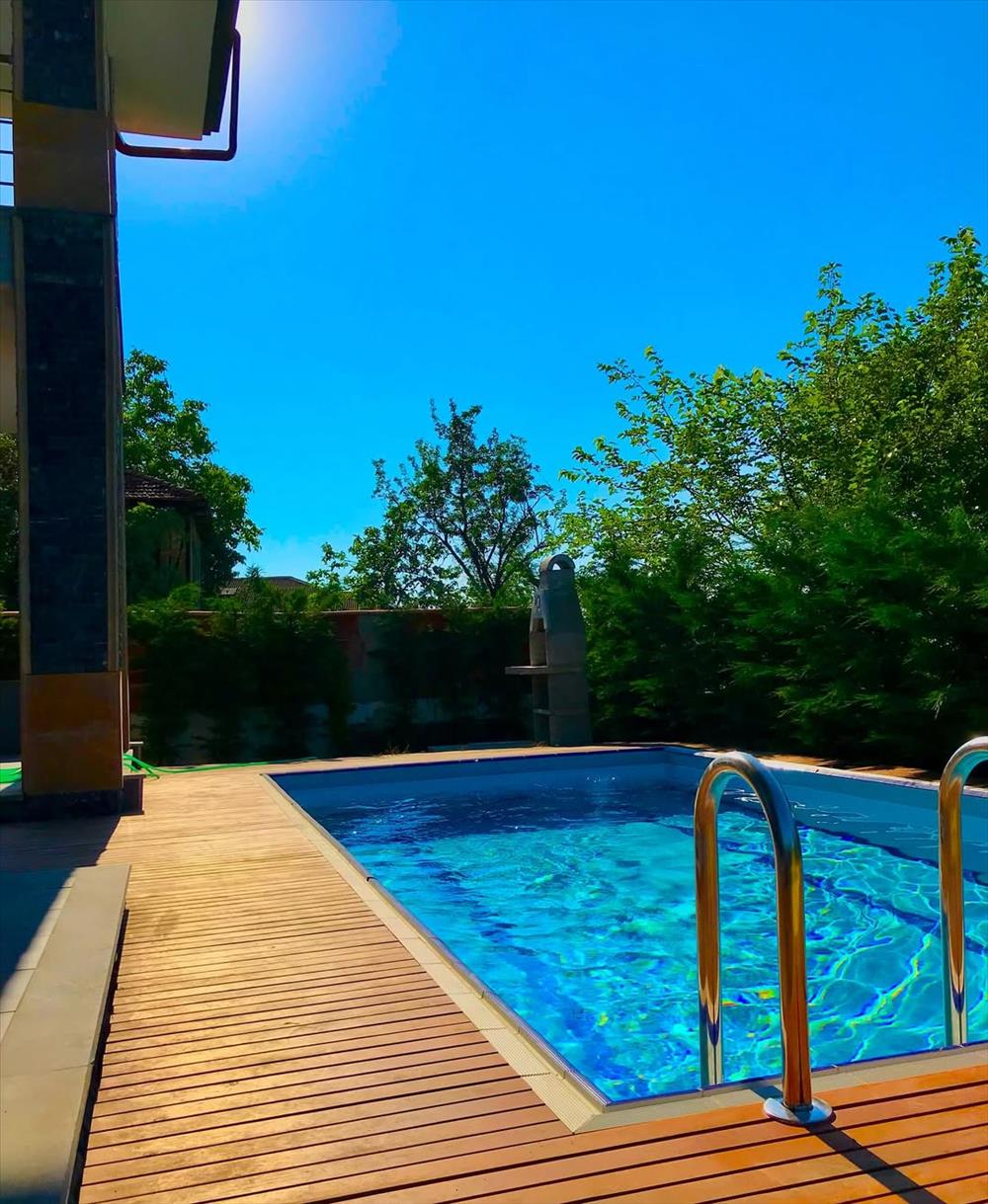 listing card gallery