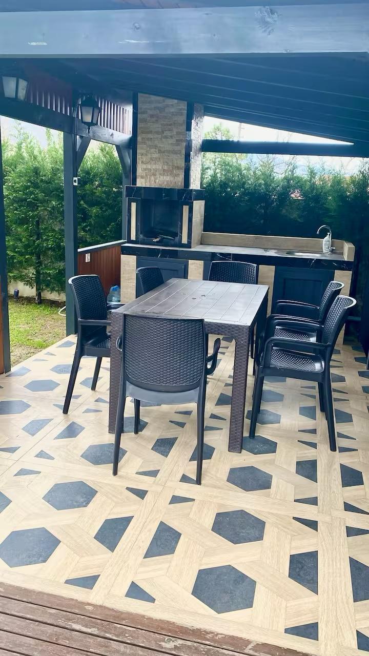 listing card gallery