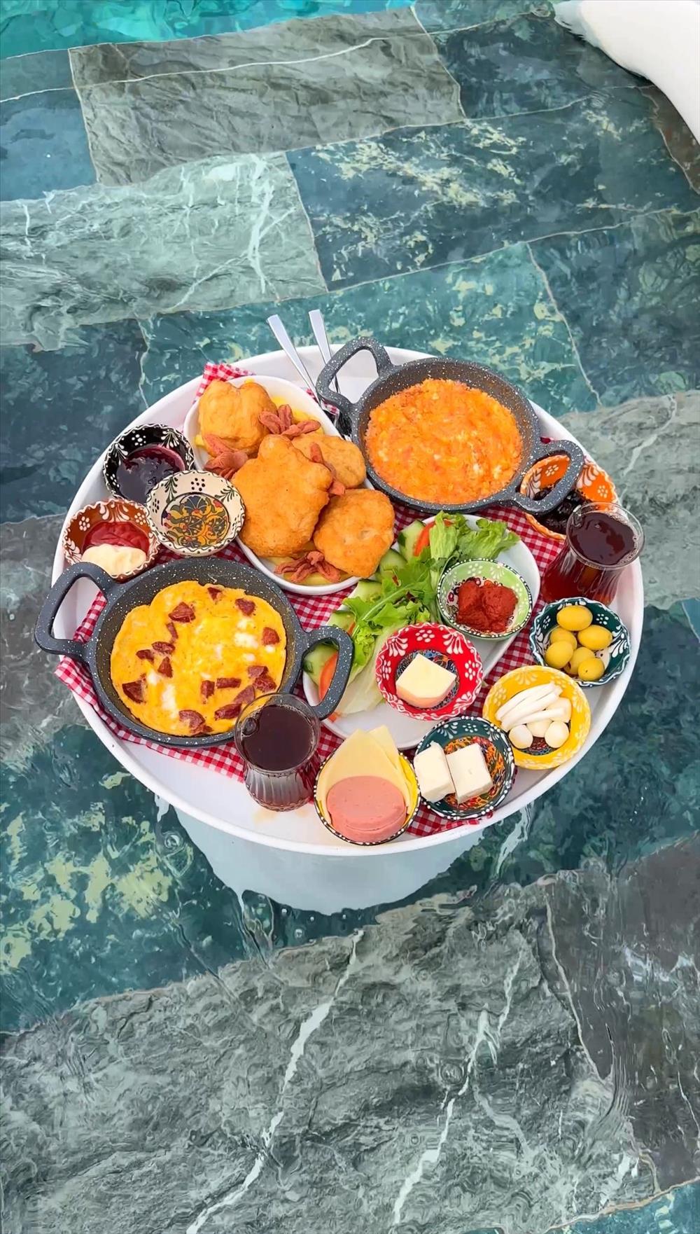 listing card gallery