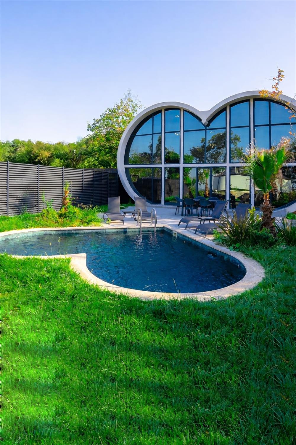 listing card gallery