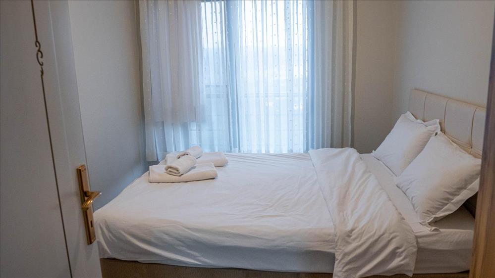 listing card gallery