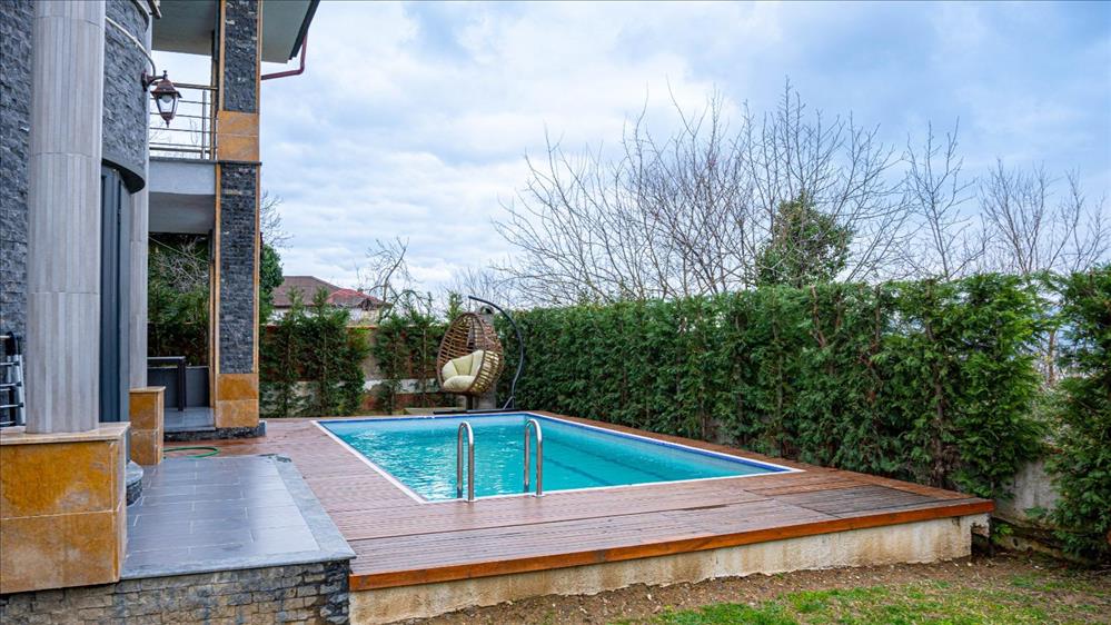 listing card gallery