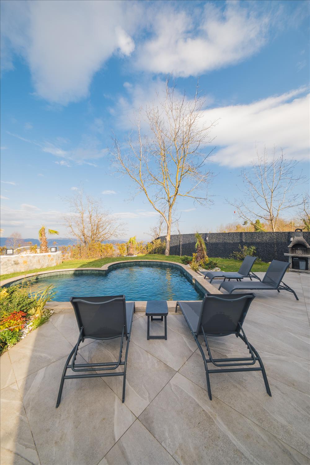 listing card gallery