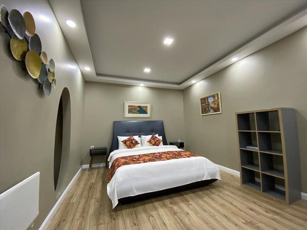 listing card gallery