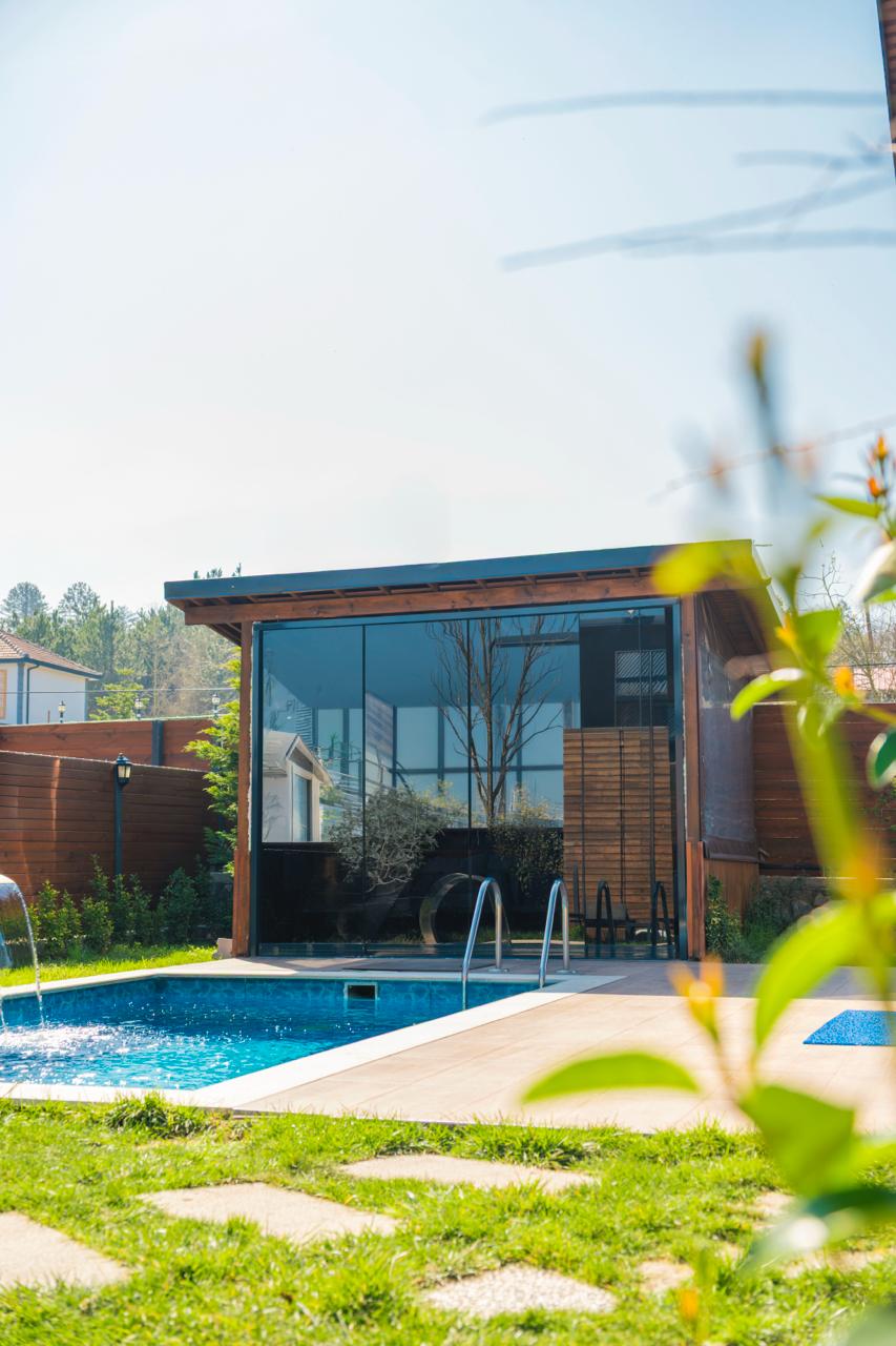 listing card gallery