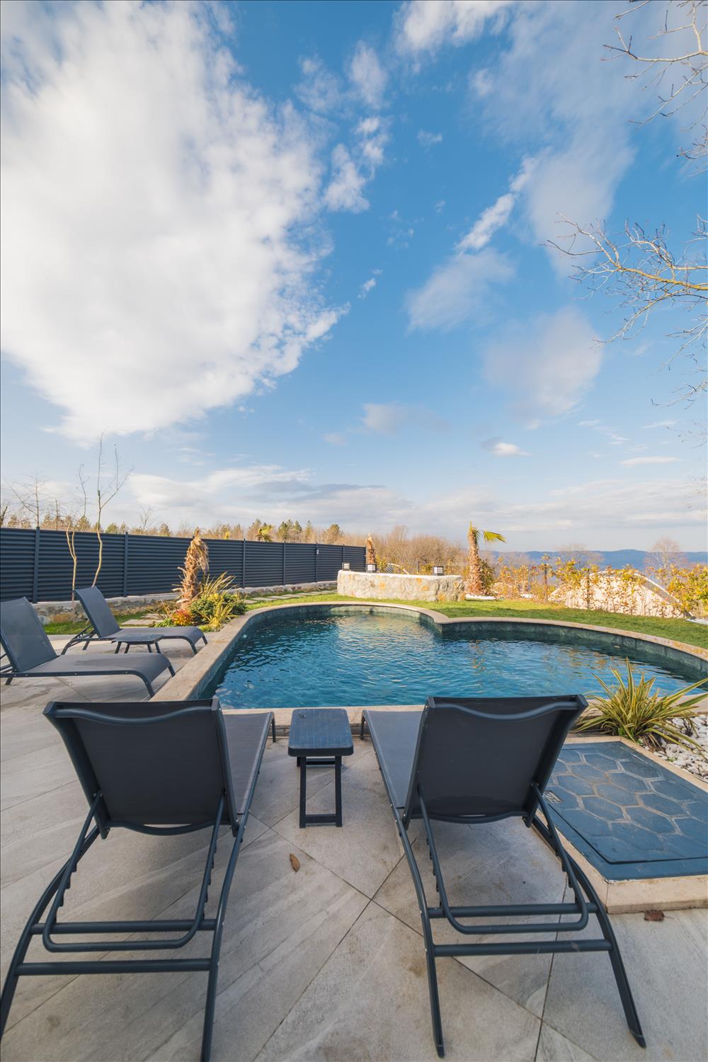 listing card gallery