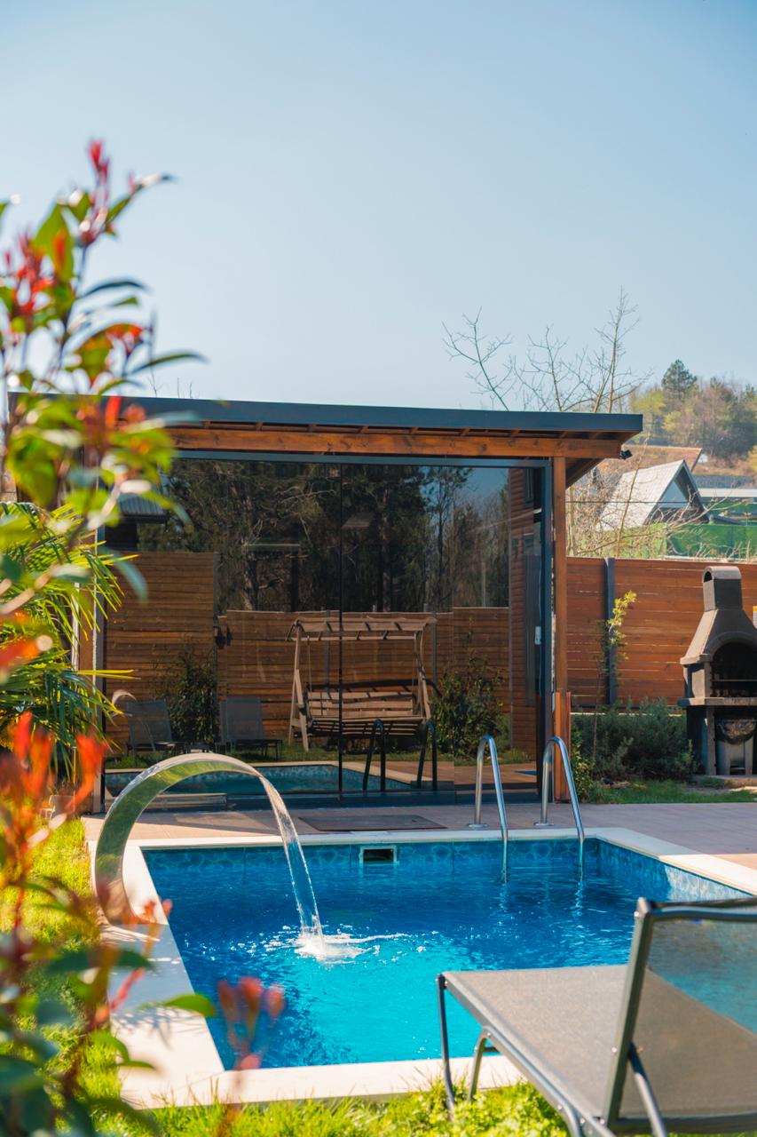 listing card gallery