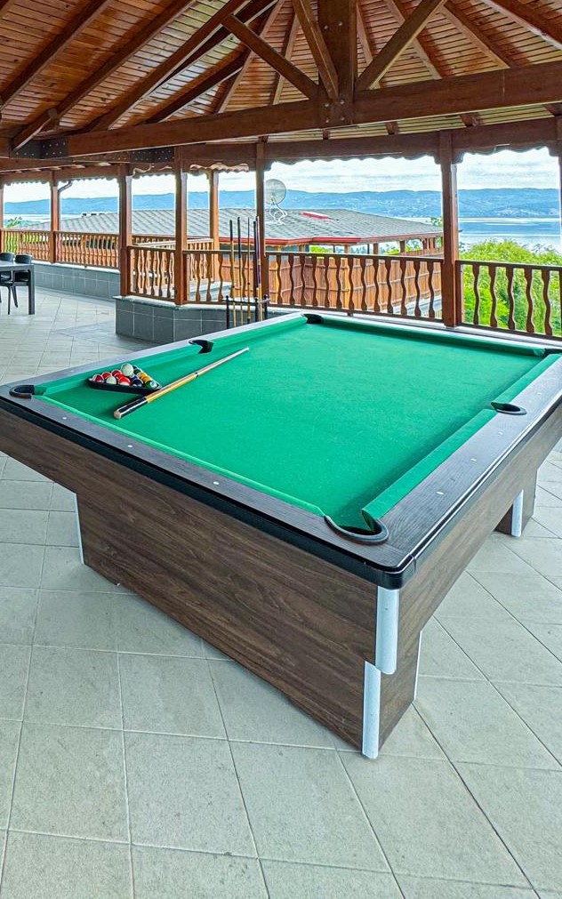 listing card gallery