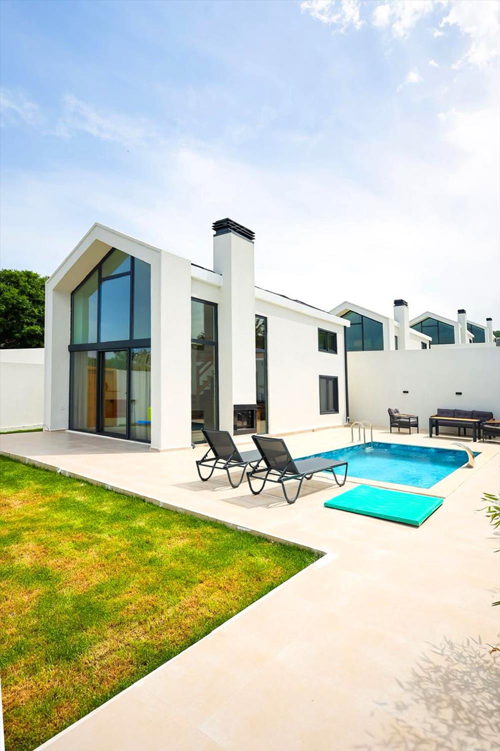 listing card gallery