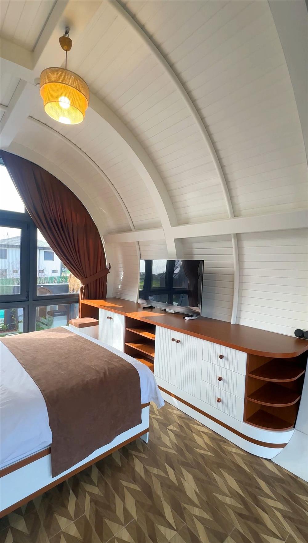 listing card gallery