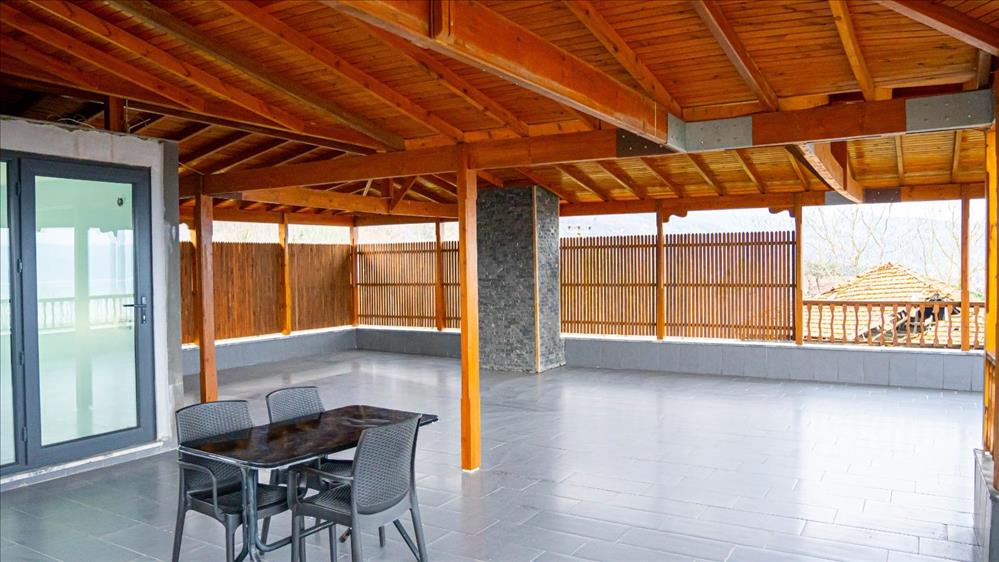 listing card gallery