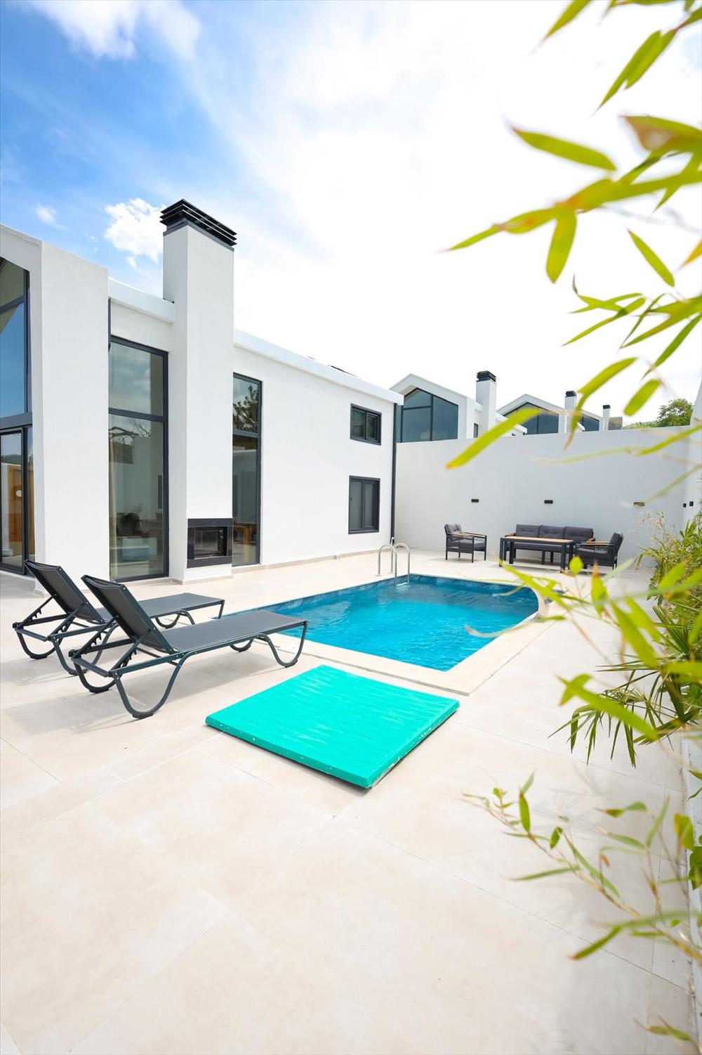 listing card gallery