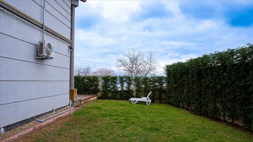 listing card gallery