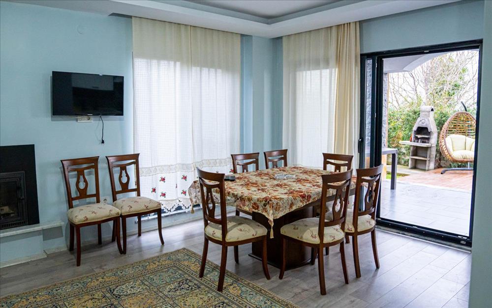 listing card gallery