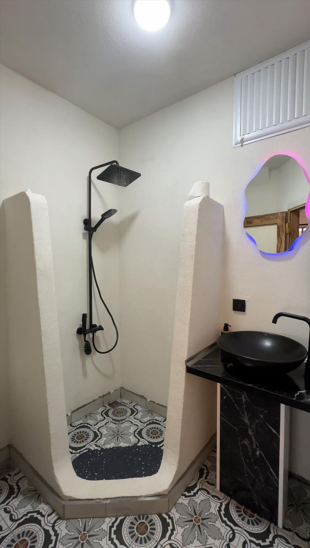 listing card gallery