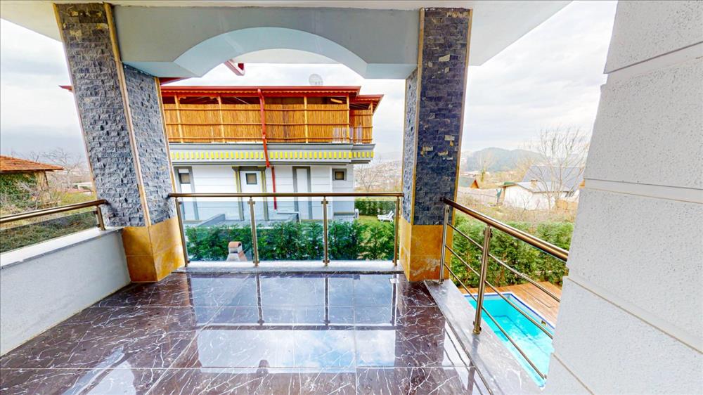 listing card gallery