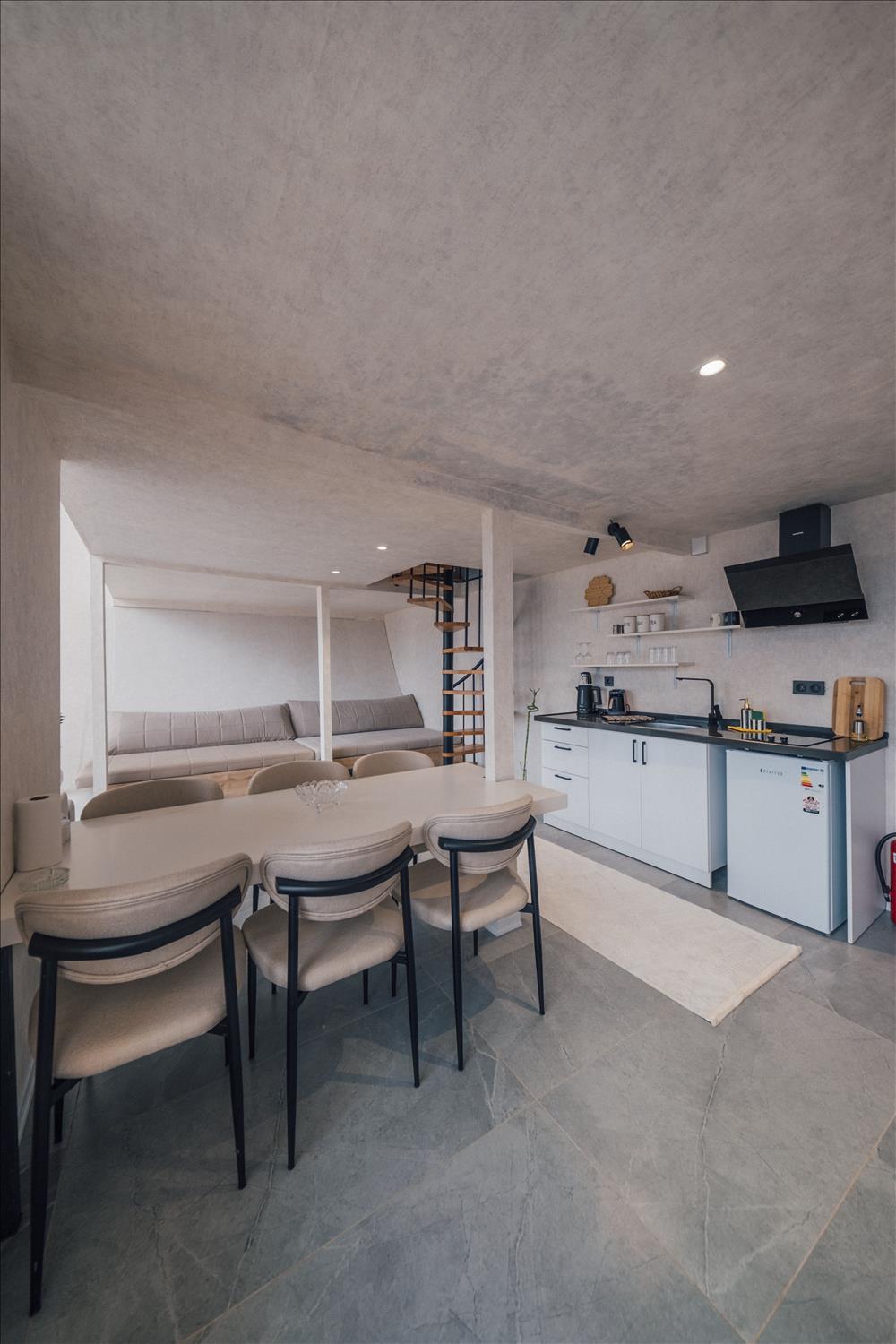 listing card gallery