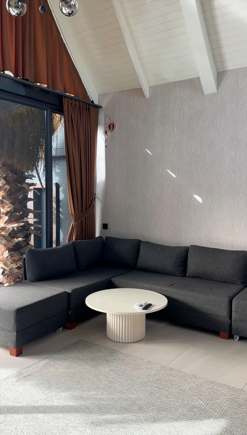 listing card gallery