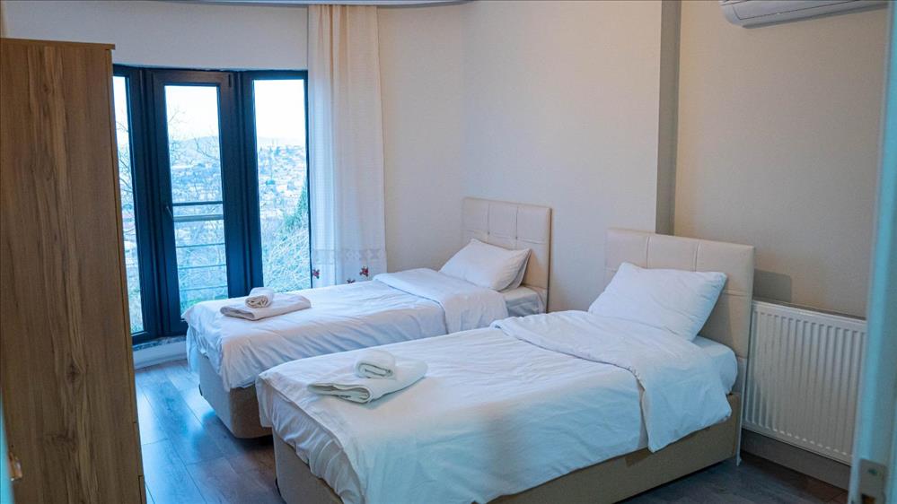 listing card gallery