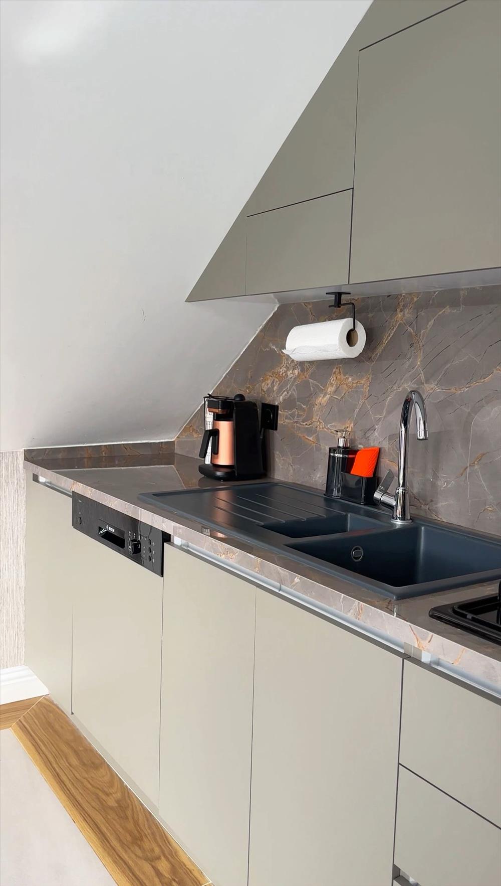 listing card gallery