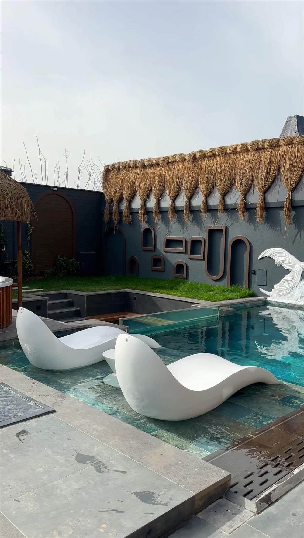 listing card gallery