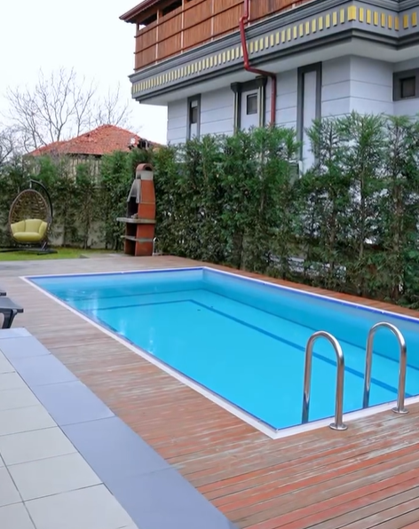 listing card gallery