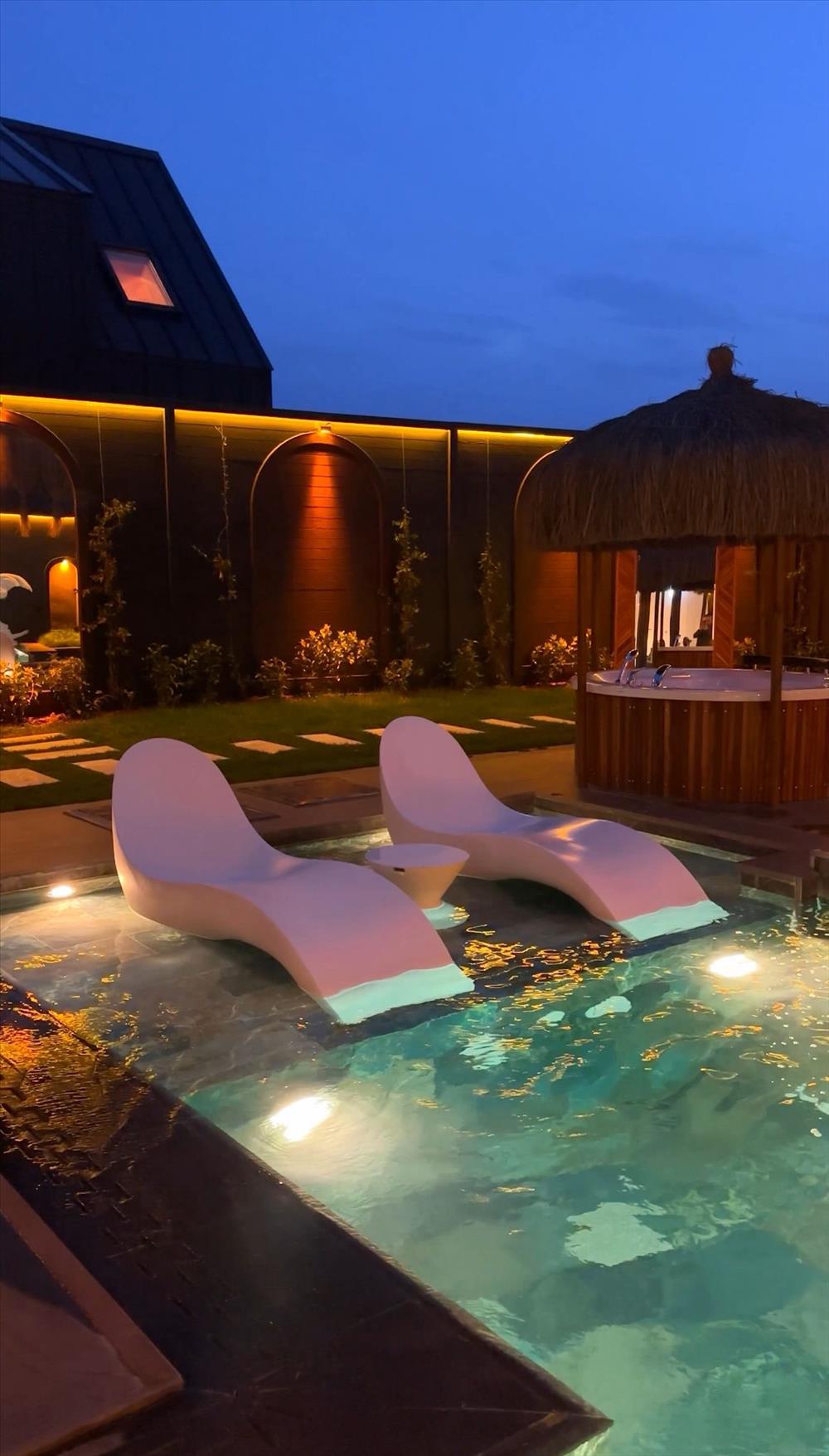 listing card gallery