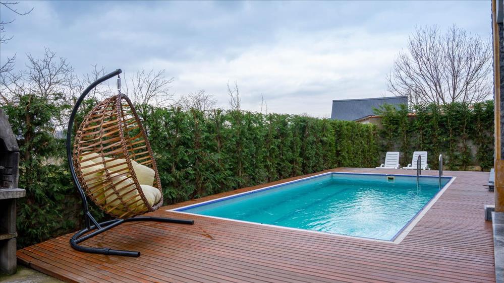 listing card gallery