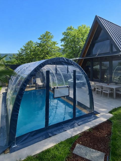 listing card gallery