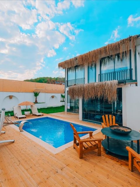 listing card gallery