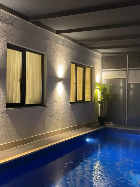 listing card gallery