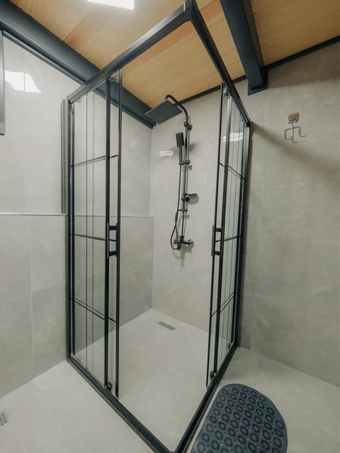 listing card gallery