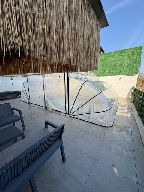 listing card gallery