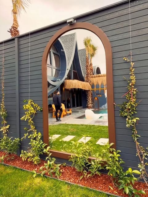 listing card gallery