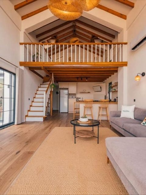 listing card gallery