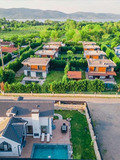 listing card gallery