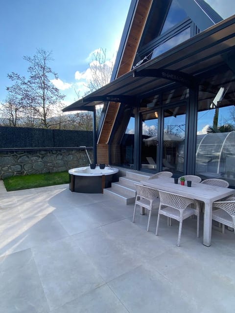 listing card gallery