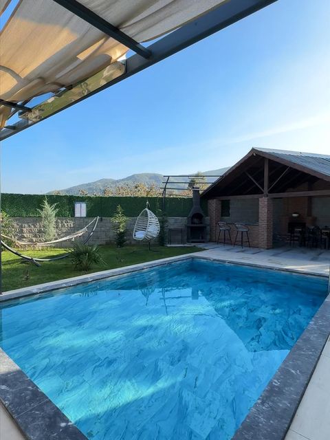 listing card gallery