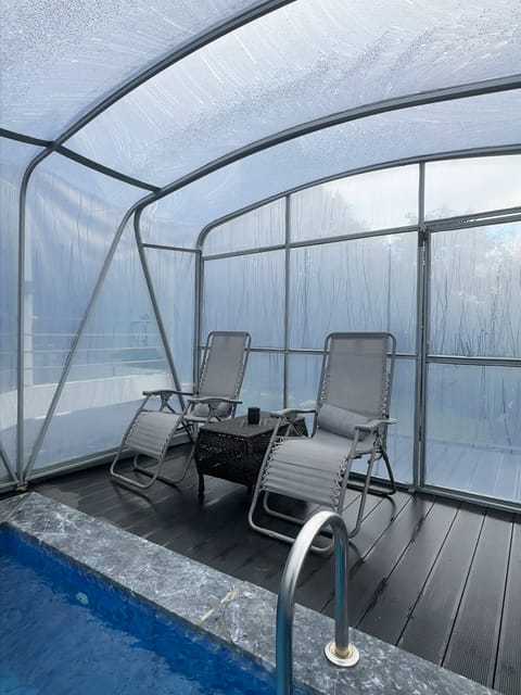 listing card gallery