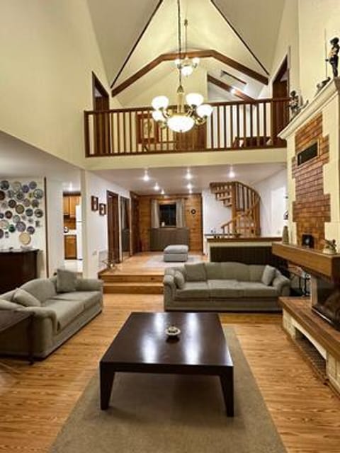 listing card gallery