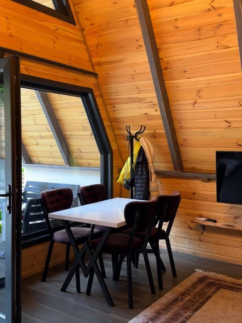 listing card gallery