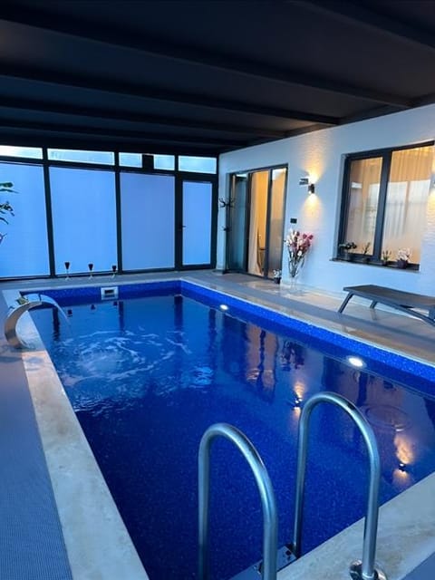 listing card gallery