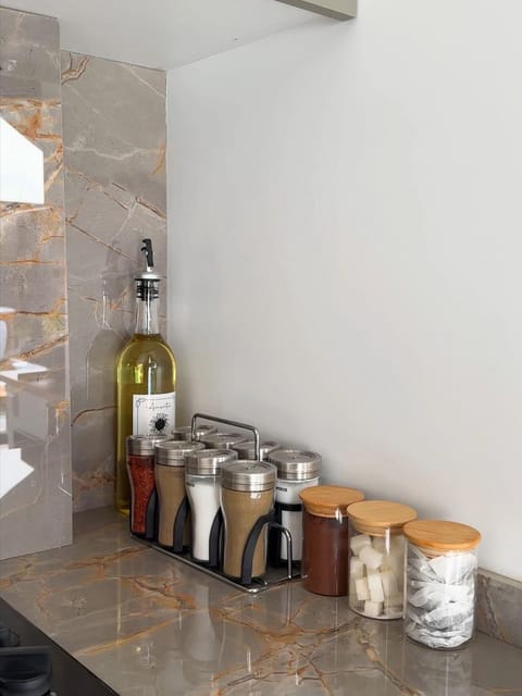 listing card gallery